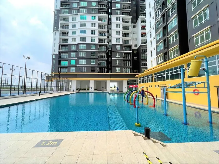 Middle Town Breezy Stay {Novo8} 4Pax-Wifi Малакка
